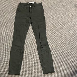 Women’s Marc by Marc Jacobs Hunter green skinny jeans. Size 25.